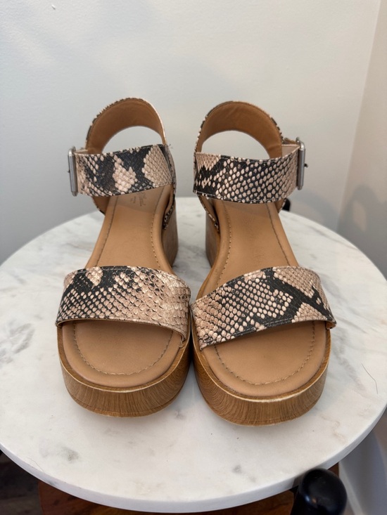Universal Thread Shoes - Universal Thread Womens Snake-Print Platform Sandals - Light Beige/Black